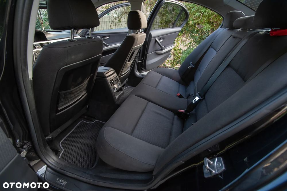 BMW Seria 3 318i - 15