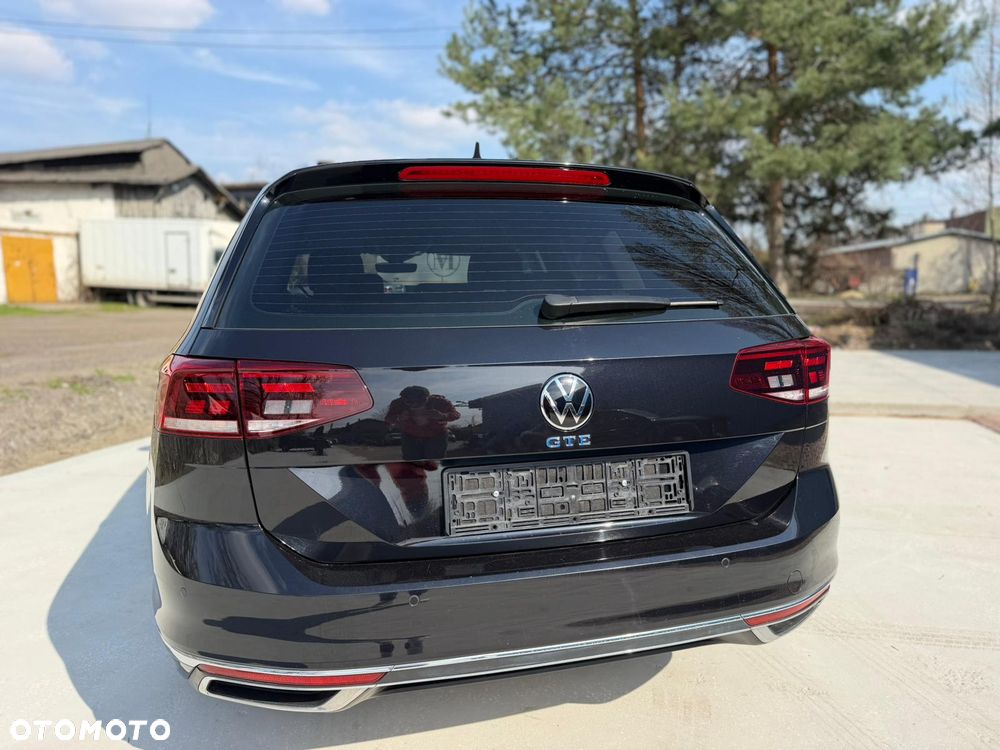 Volkswagen Passat - 4