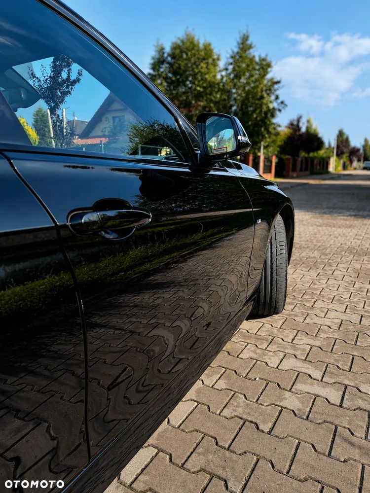 BMW Seria 3 330i xDrive M Sport Shadow - 9