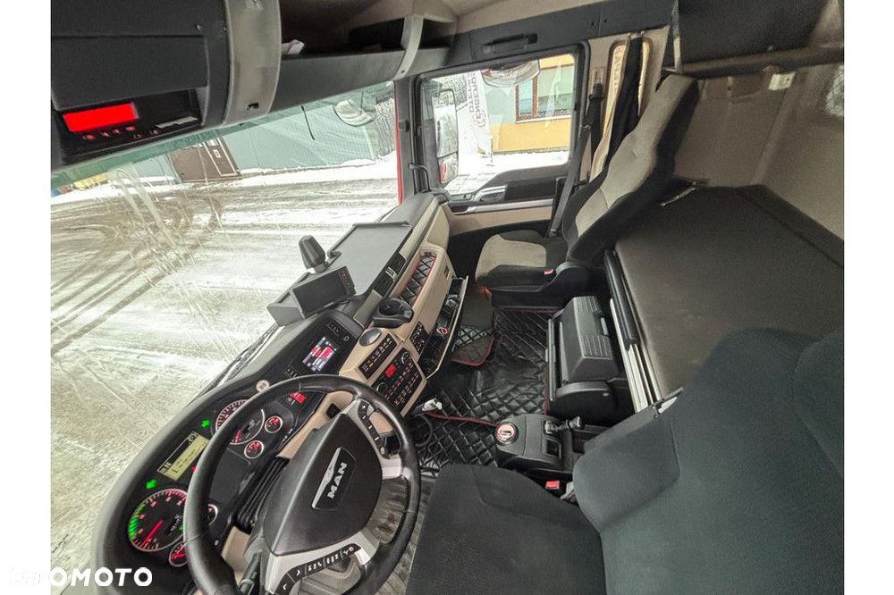 MAN TGX 35.580 8x4*4 EURO6 + RETARDER + HYDRAULICS - 17
