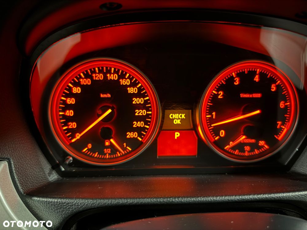BMW Seria 3 325i xDrive - 31