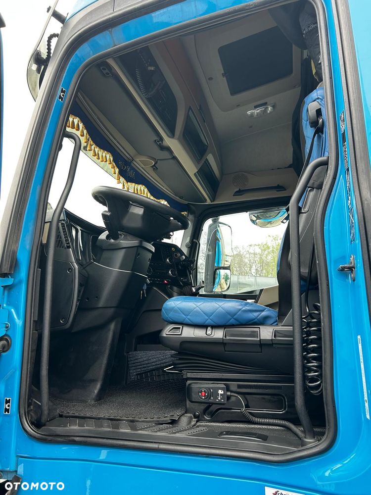 Mercedes-Benz 1832 - 16