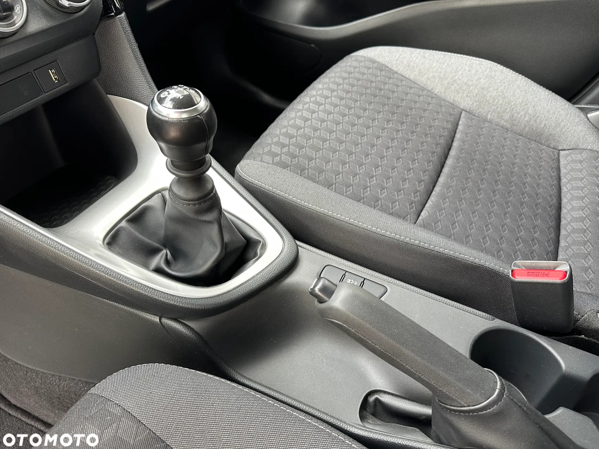 Toyota Yaris 1.5 Comfort - 12