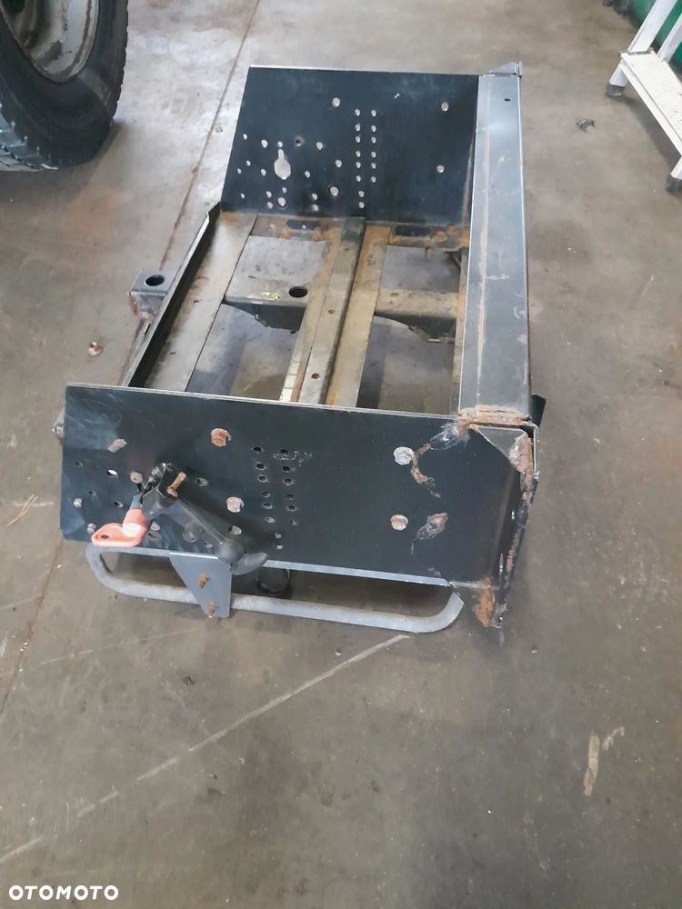 RENAULT MIDLUM DXI PODSTAWA SKRZYNKA AKUMULATORÓW 19.5 - 2