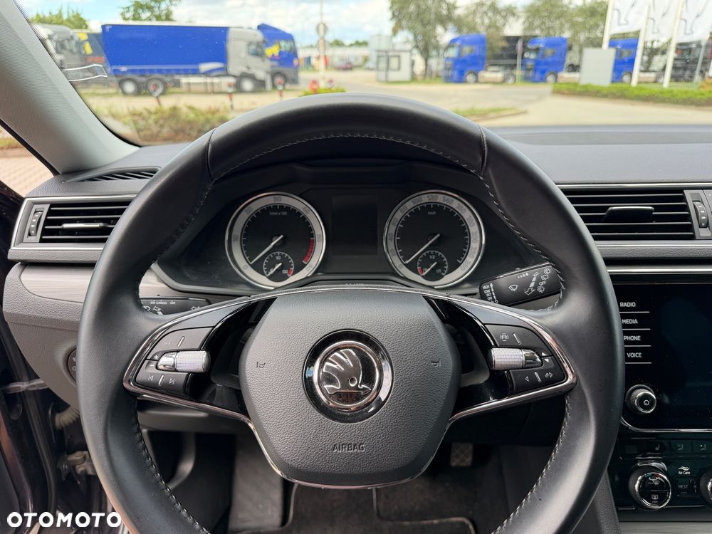 Skoda Superb 2.0 TDI SCR Style DSG - 25