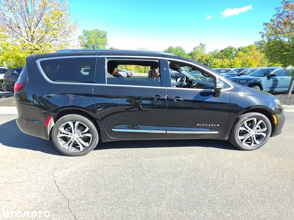 Chrysler Pacifica 2025 photo 5