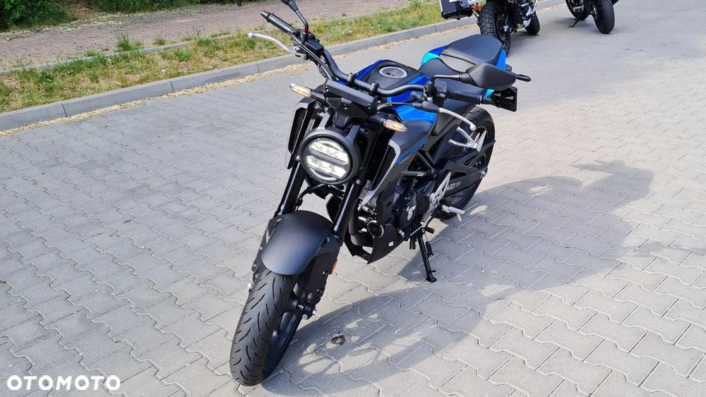Honda CB - 4
