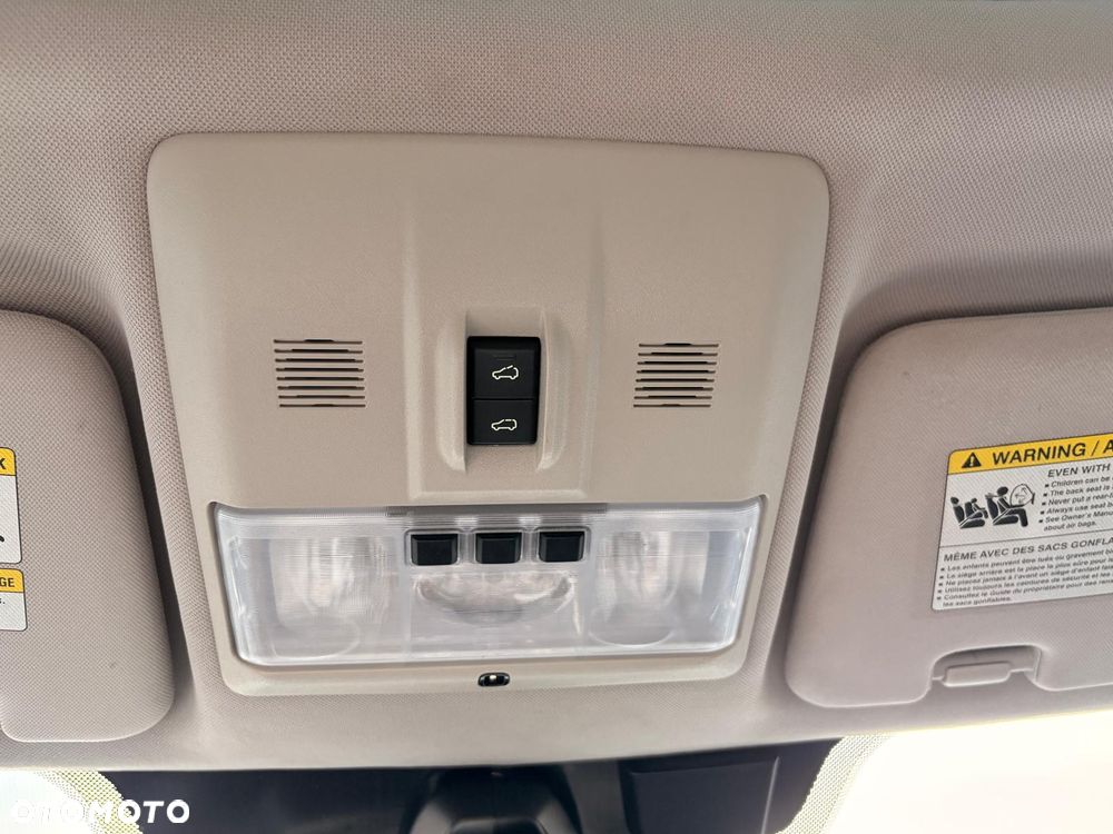 Land Rover Discovery 3.0 Si6 HSE Luxury - 28