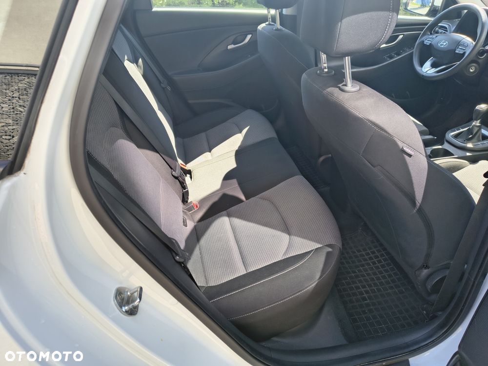 Hyundai i30 1.5 DPI Classic + - 10