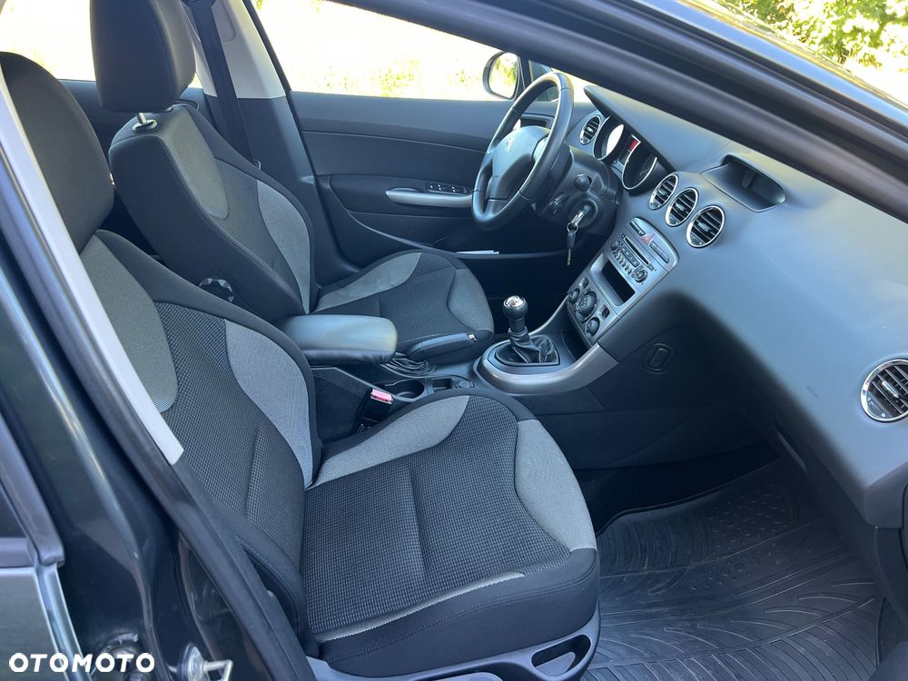 Peugeot 308 - 8