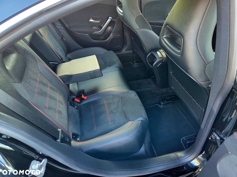 Mercedes-Benz CLA - 12