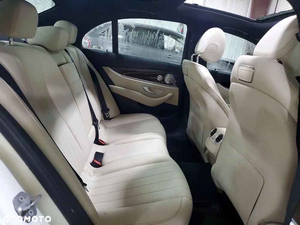 Mercedes-Benz Klasa E 300 9G-TRONIC Exclusive - 9