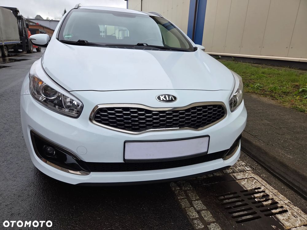 Kia Ceed 1.6 GDI Dream Team Edition - 11