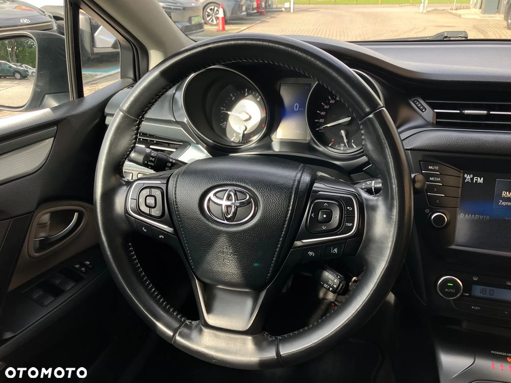 Toyota Avensis 2.0 D-4D Premium - 18