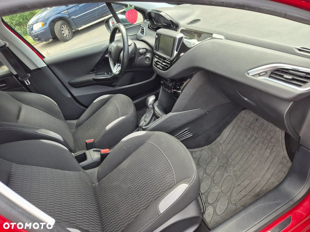 Peugeot 208 1.2 PureTech Style - 15