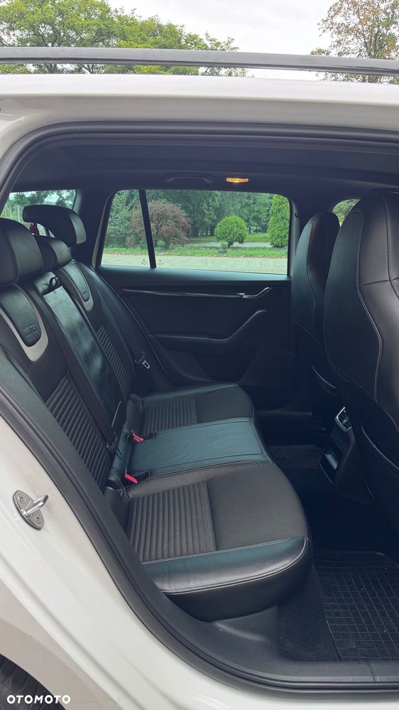 Skoda Octavia 2.0 TDI DSG RS - 10