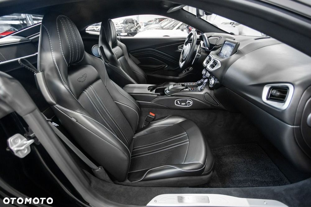 Aston Martin Vantage - 25