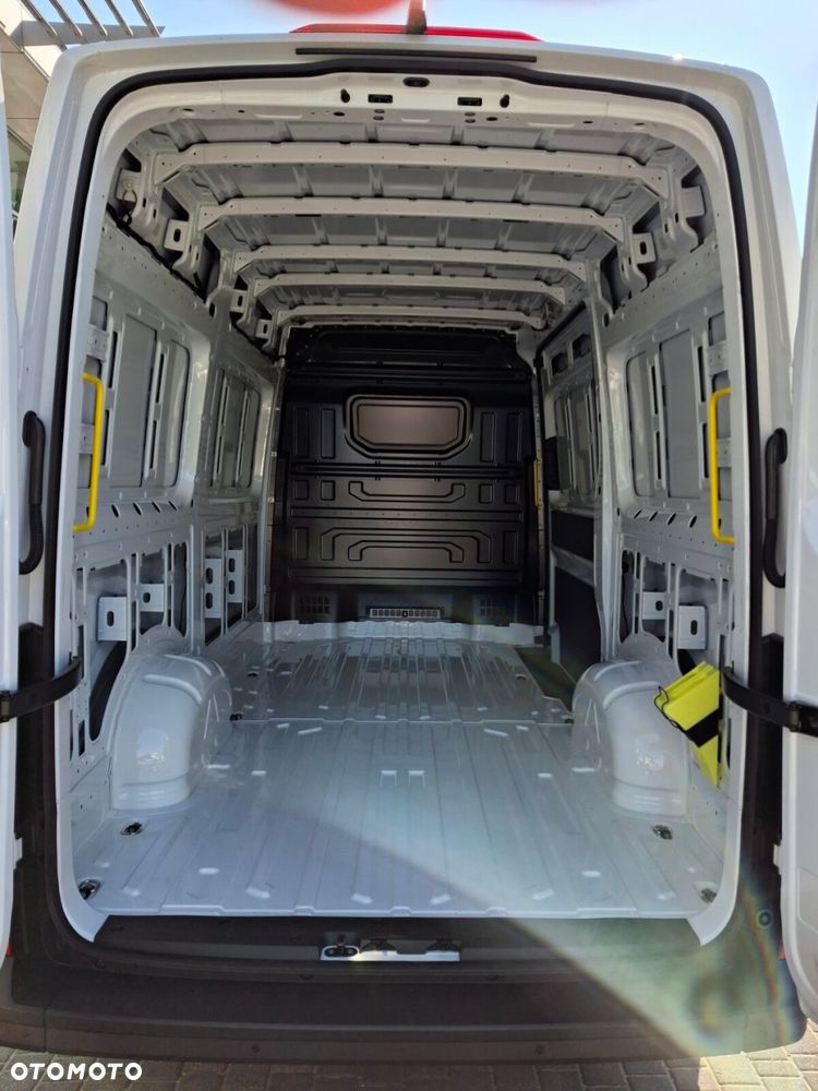 Volkswagen Crafter - 13