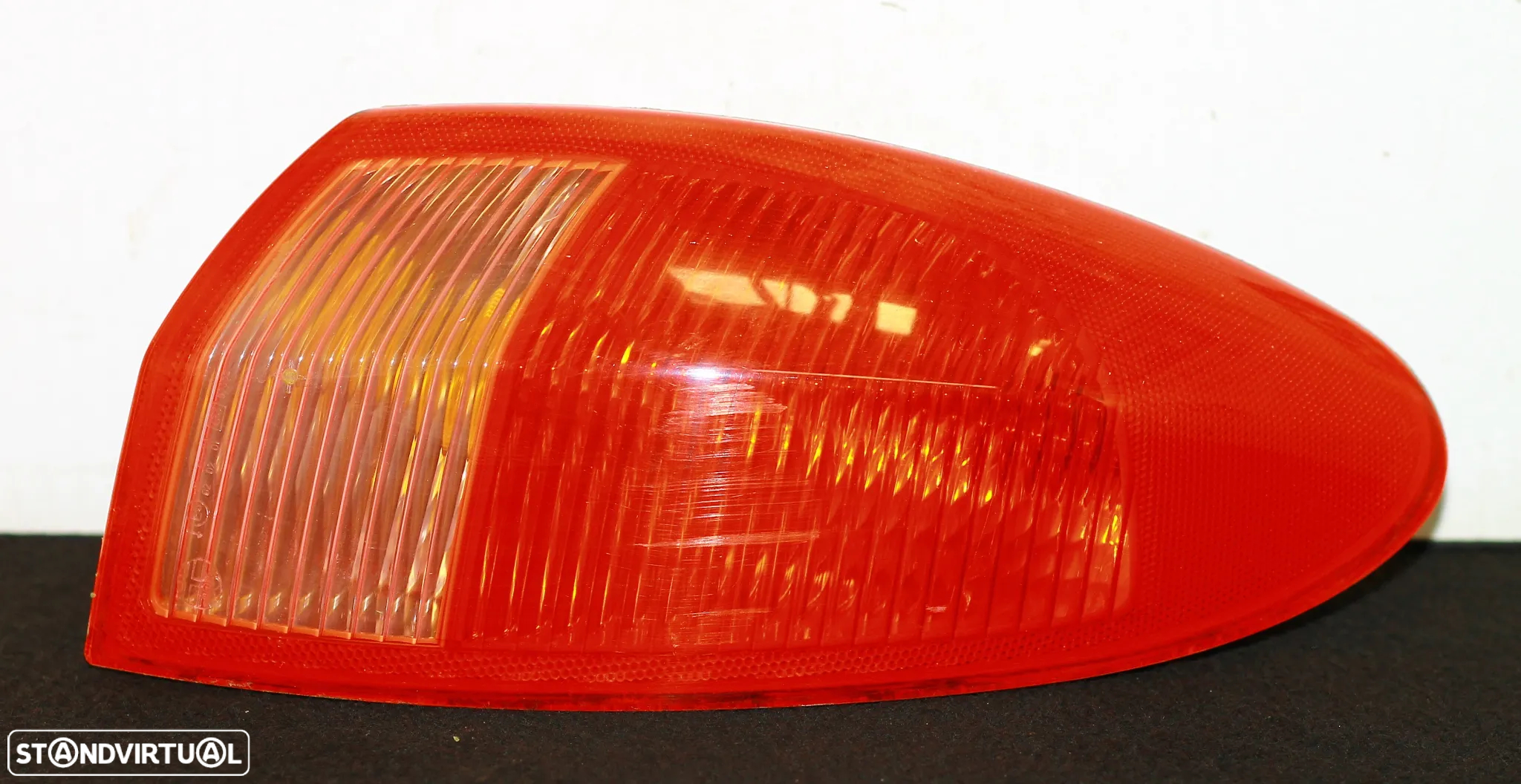 FAROLIM DIREITO ALFA ROMEO 147 - 2