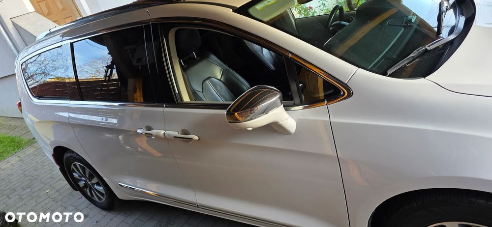 Chrysler Pacifica - 18