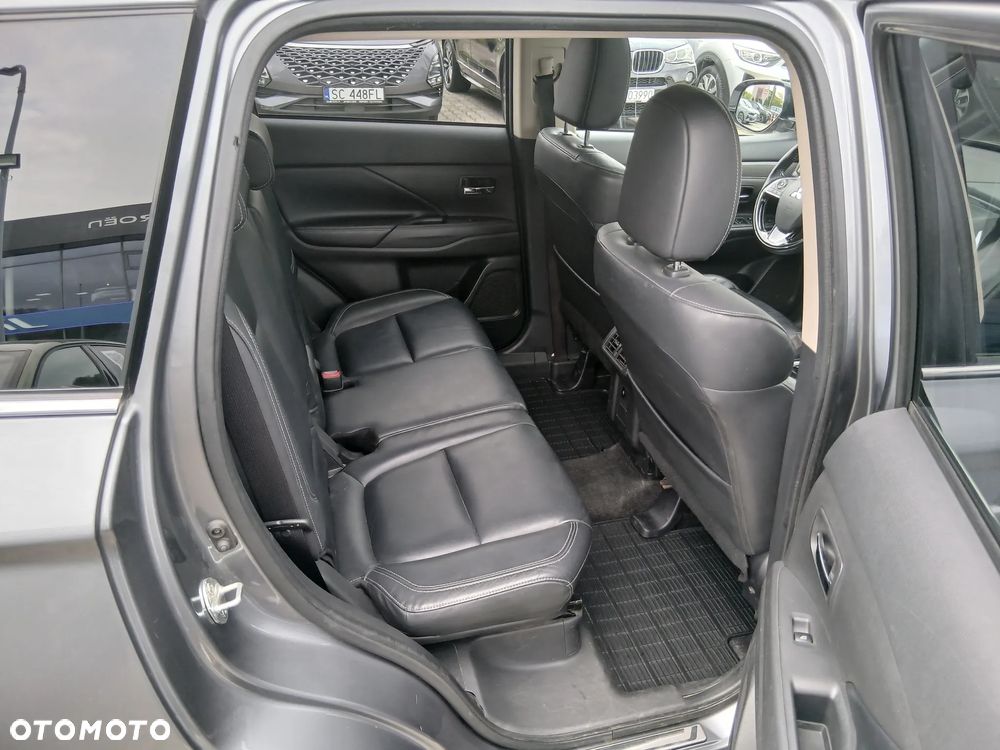 Mitsubishi Outlander 2.0 Instyle + 4WD CVT - 15