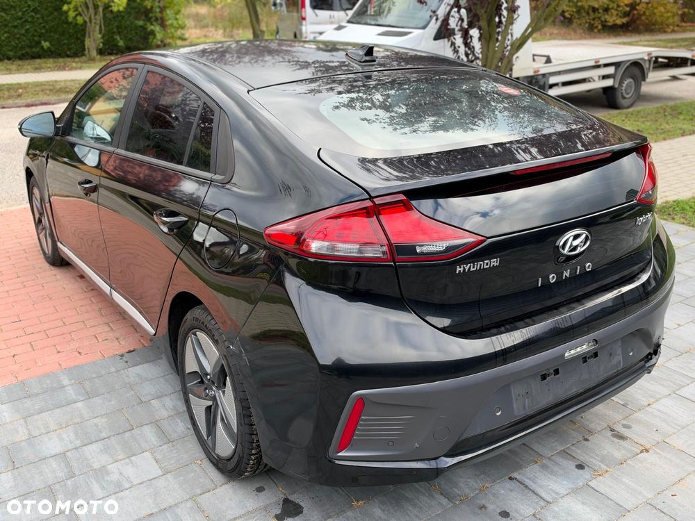 Hyundai IONIQ - 8