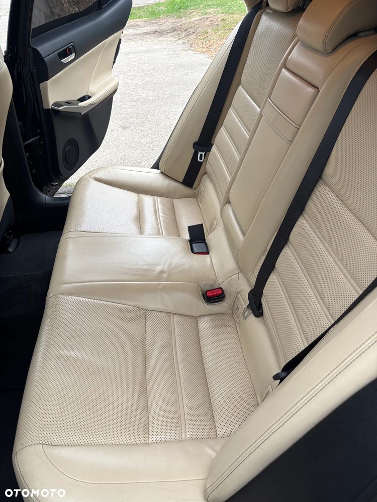Lexus IS 250 Prestige - 24