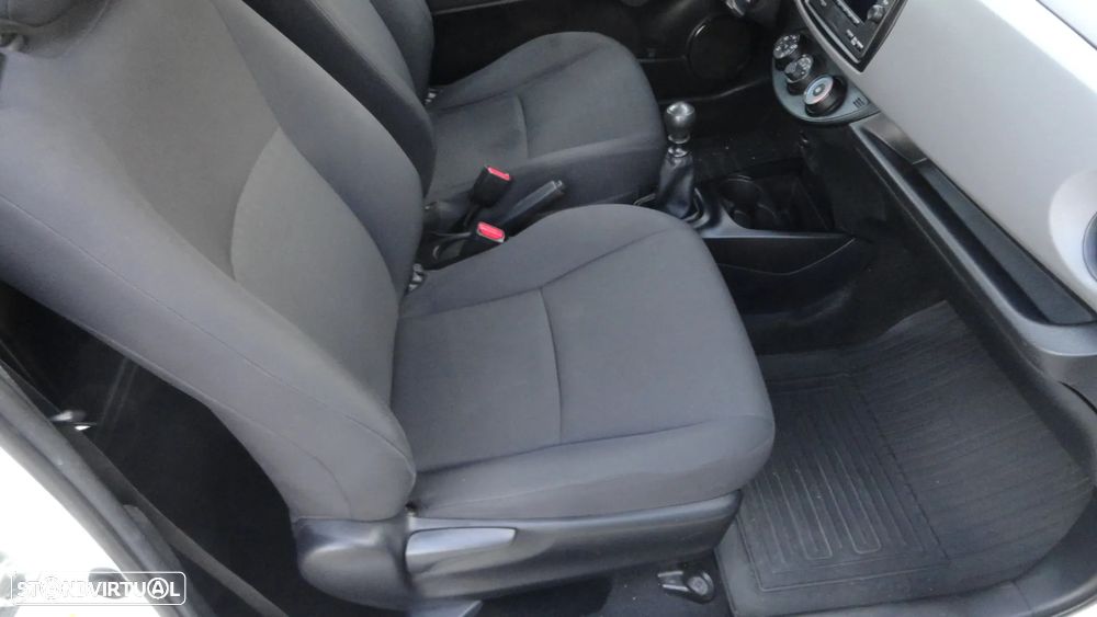Toyota YARIS BIZZ - 13