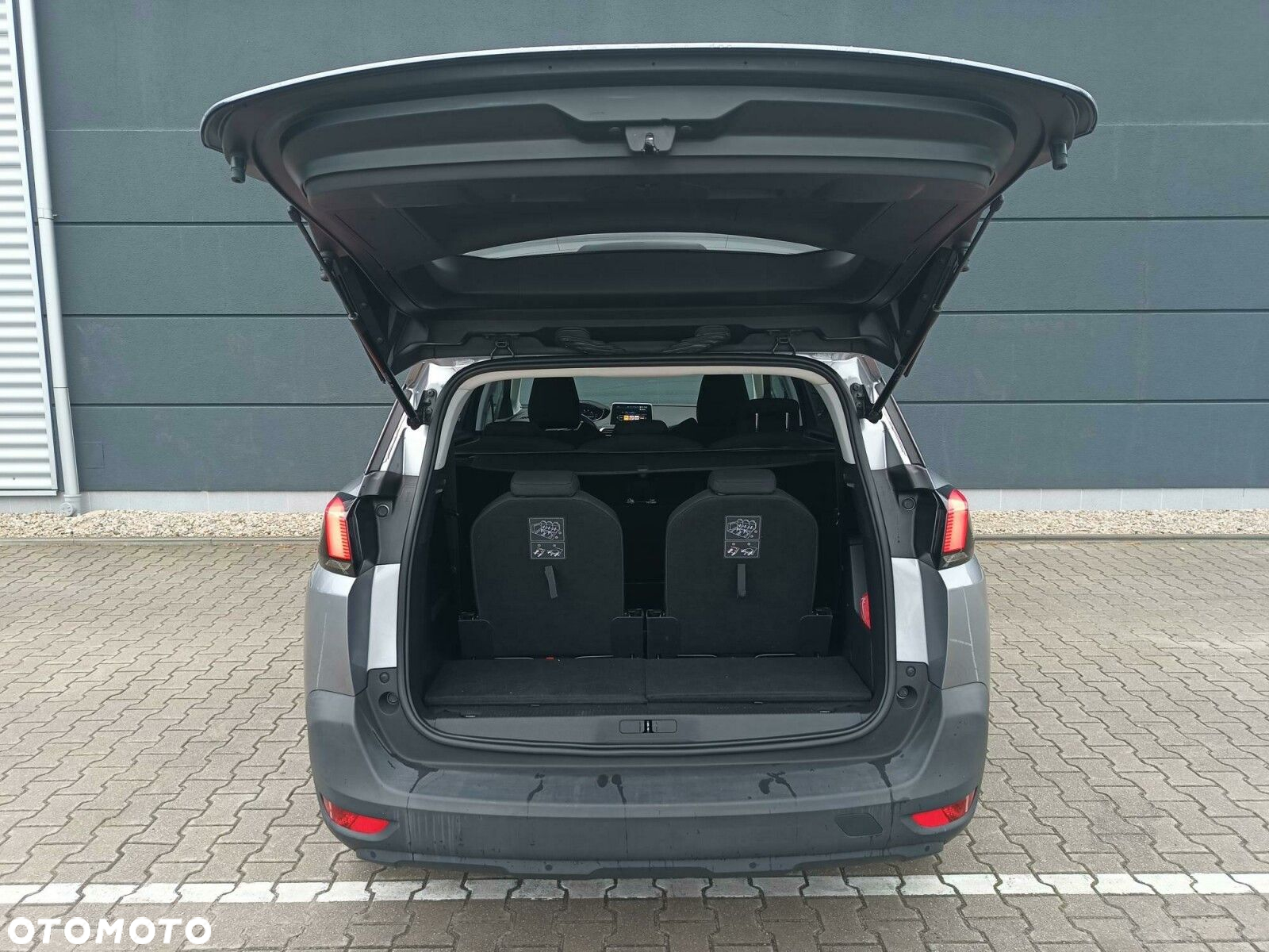 Peugeot 5008 - 8