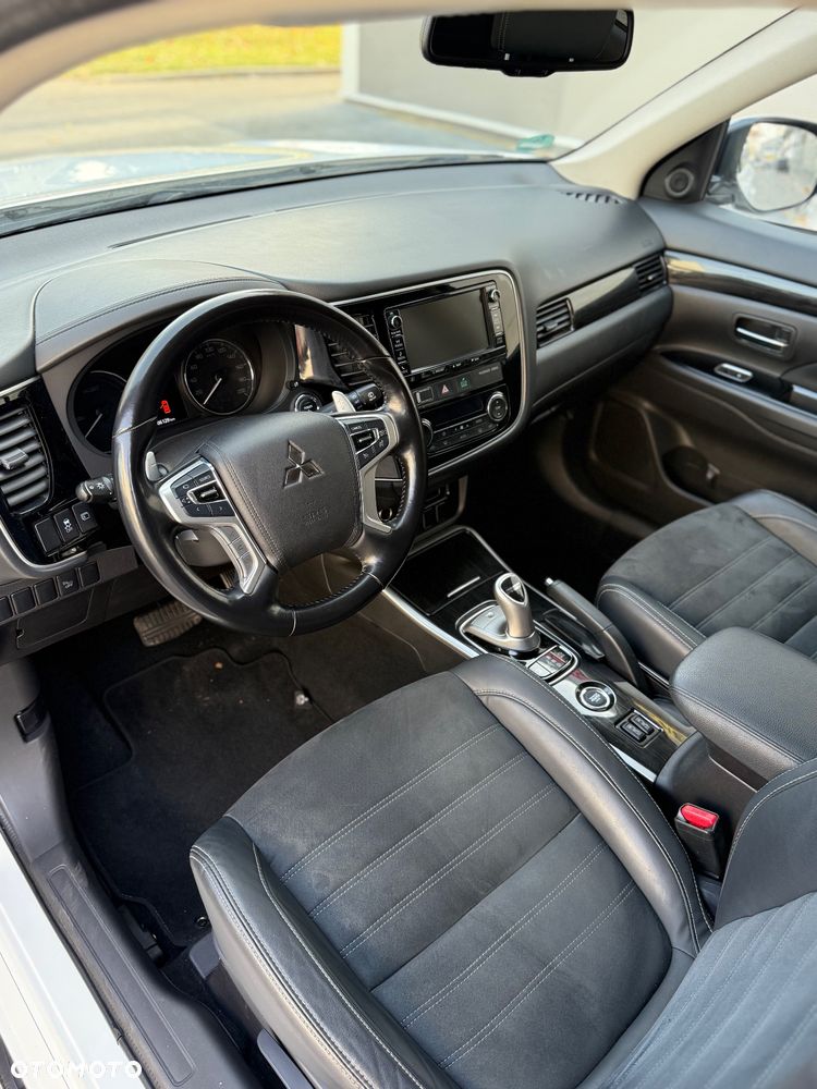 Mitsubishi Outlander PHEV Instyle NAVI + - 19