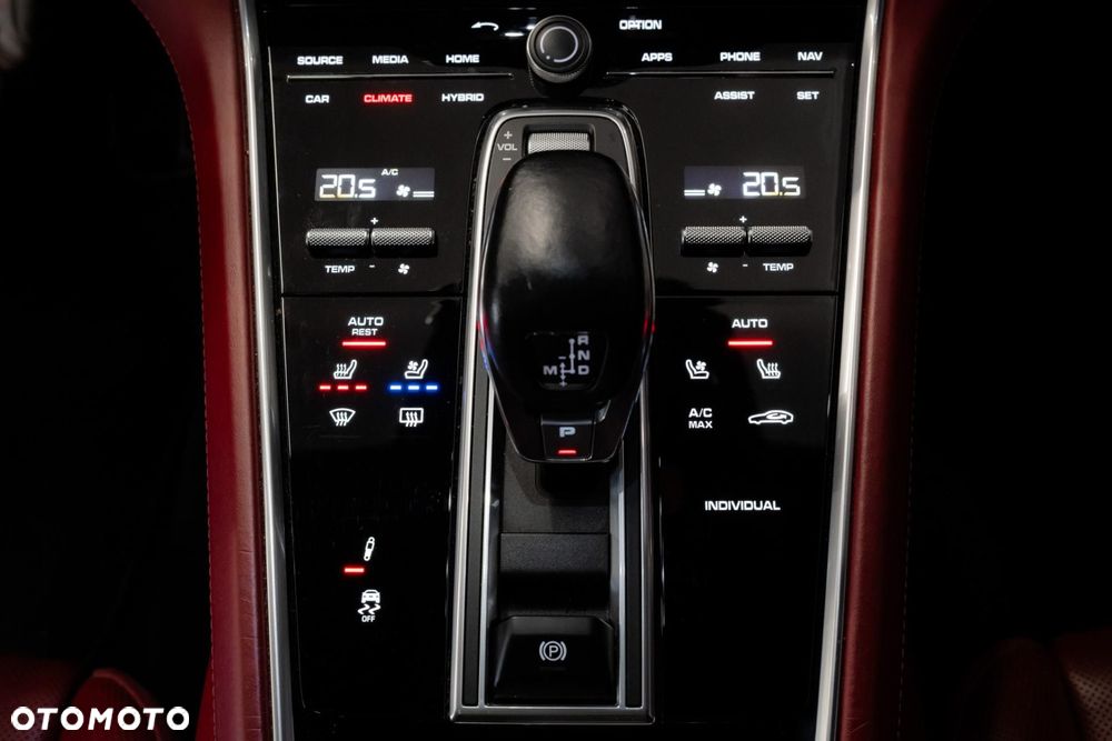 Porsche Panamera 4 E-Hybrid - 26