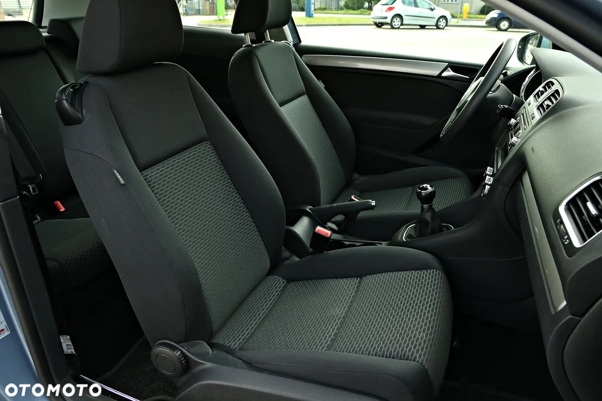 Volkswagen Golf - 28