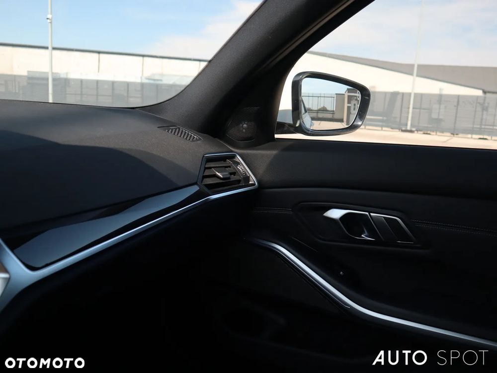 BMW Seria 3 320d xDrive M Sport - 34