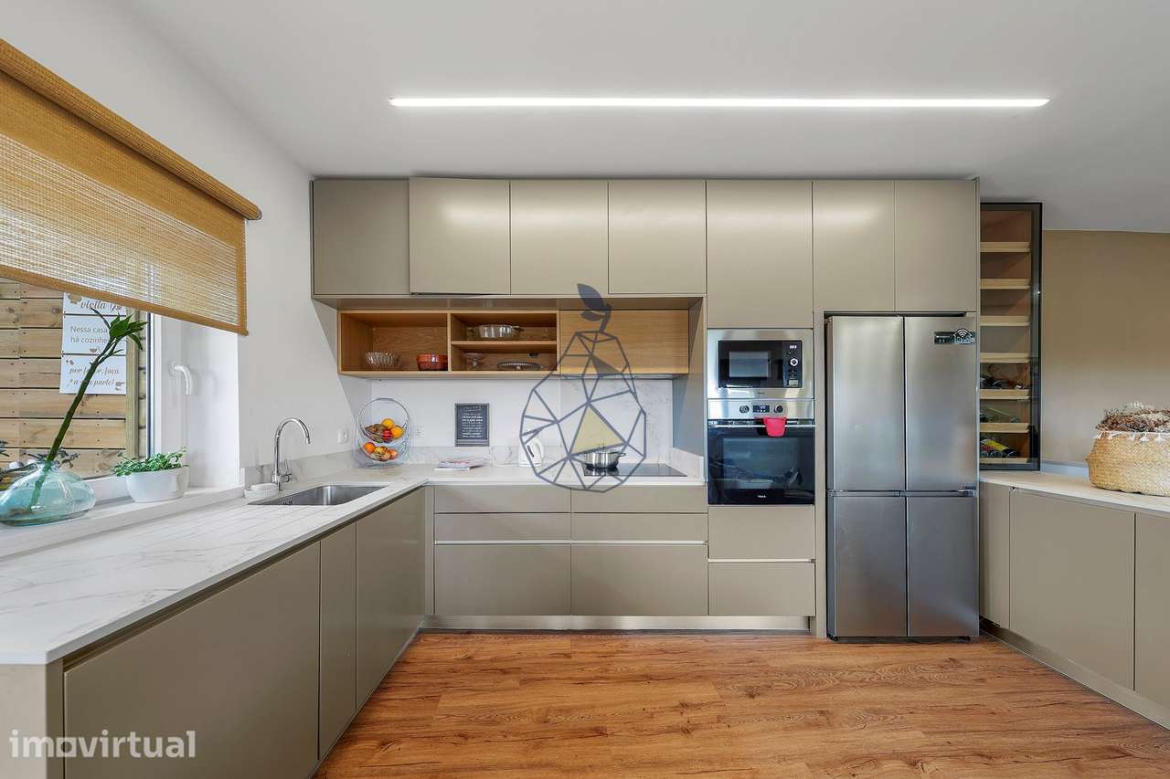 Moradia Remodelada com  Garagem e vista Desafogada para a Serra e Rio - Grande imagem: 3/60