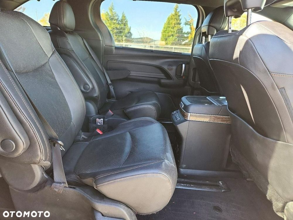 Toyota Sienna - 10