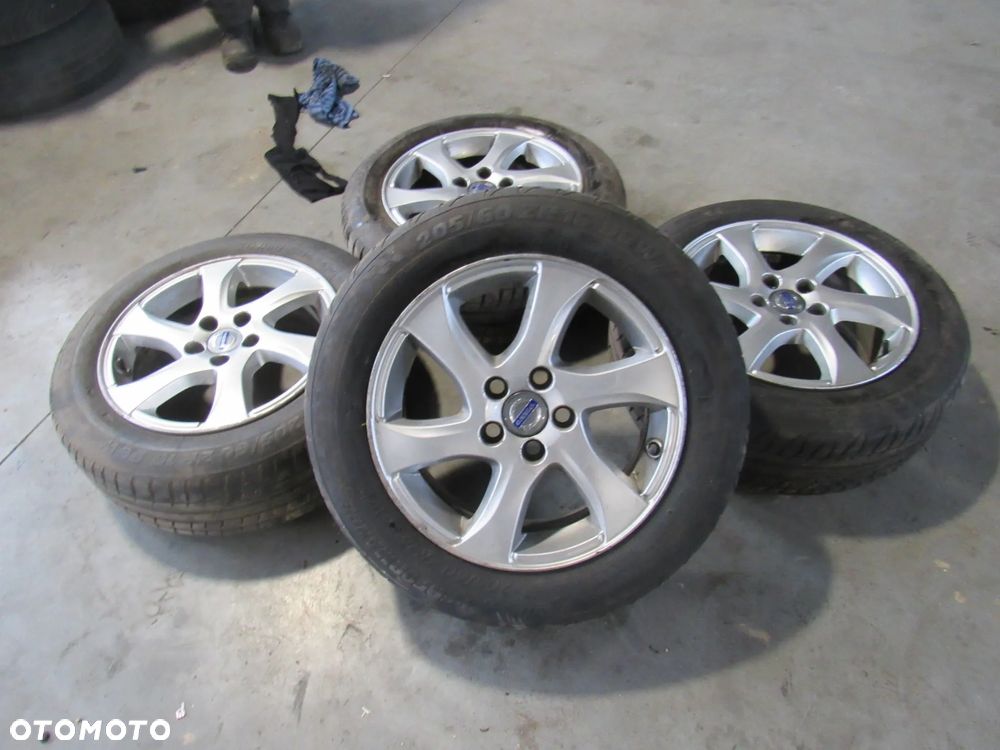 volvo v40 2014r felgi aluminiowe r16 - 1