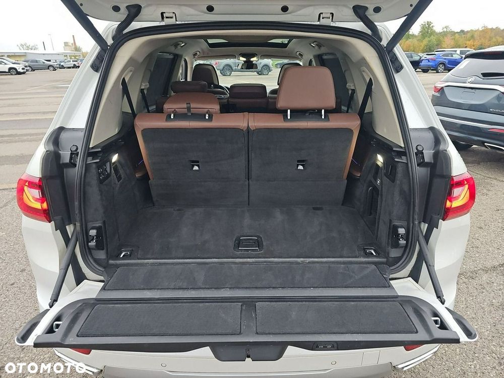 BMW X7 - 12