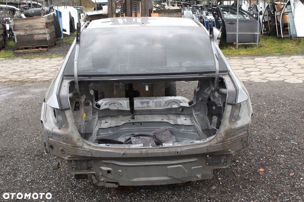 PAS TYLNY Z BŁOTNIKAMI MERCEDES W212 - 1