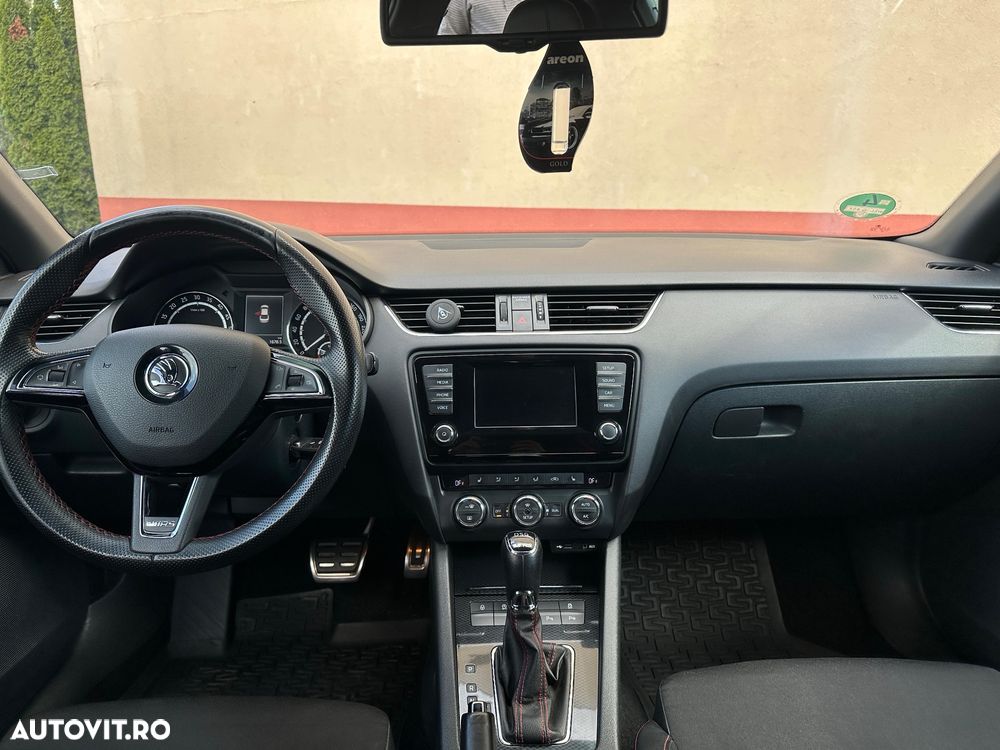 Skoda Octavia 2.0 TDI DSG RS - 9
