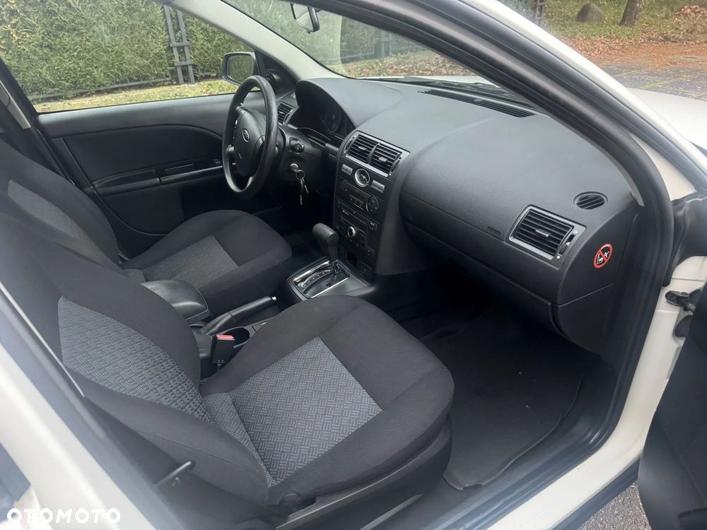 Ford Mondeo 2.0 Ambiente - 8