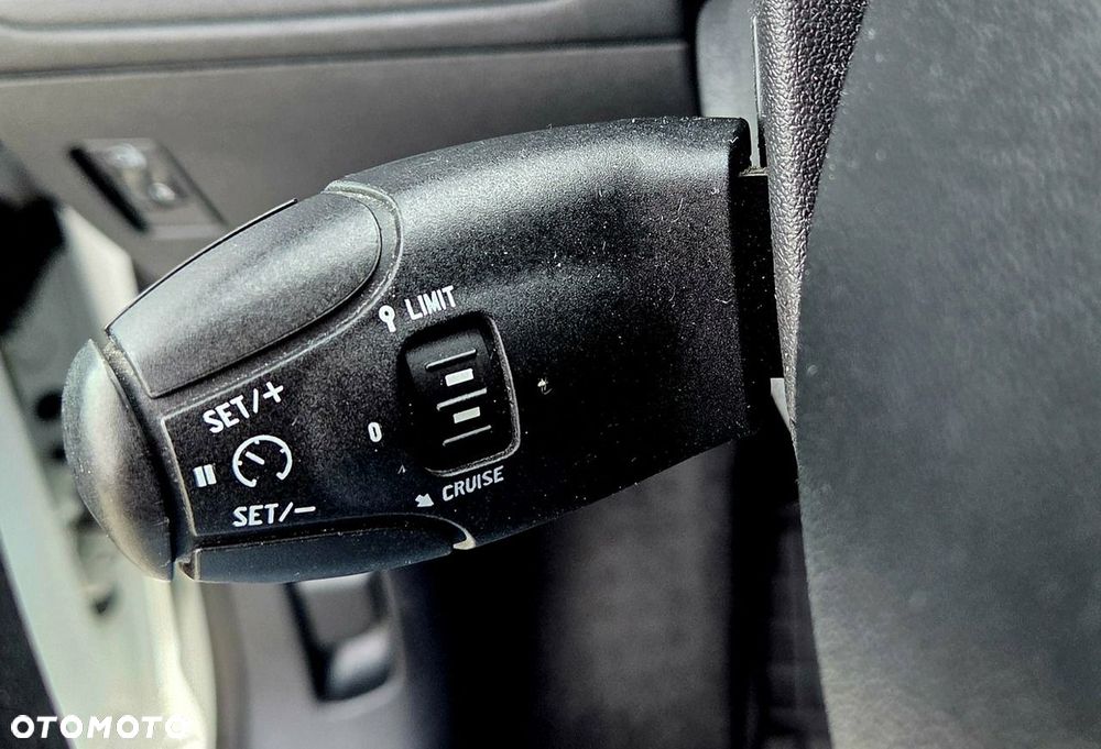 Peugeot 208 1.6 BlueHDi Allure S&S - 14