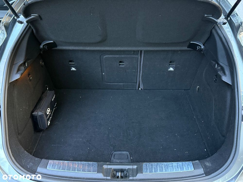 Infiniti Q30 - 6