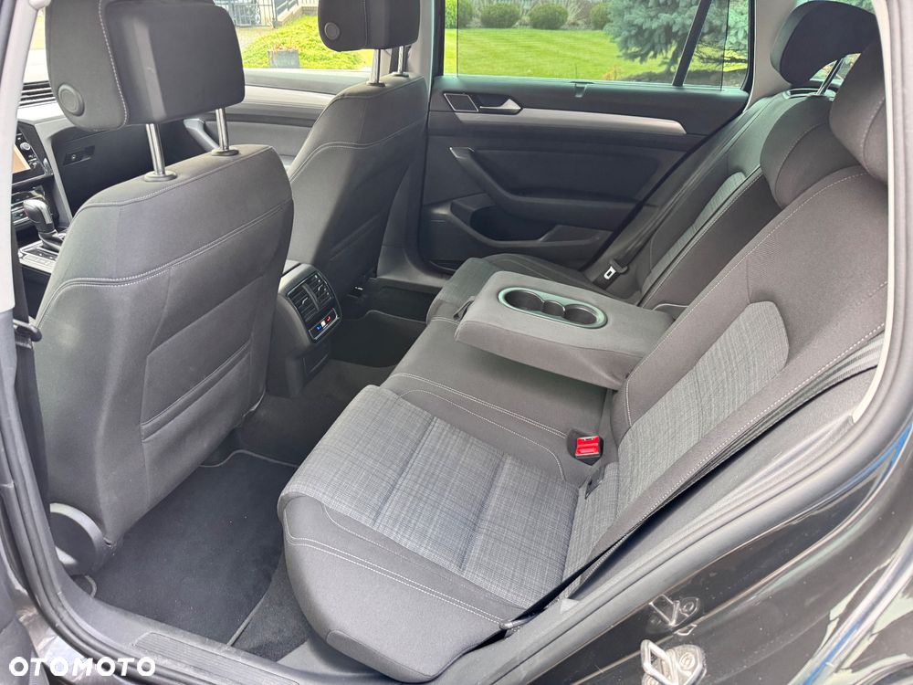 Volkswagen Passat 2.0 TDI SCR DSG Elegance - 12