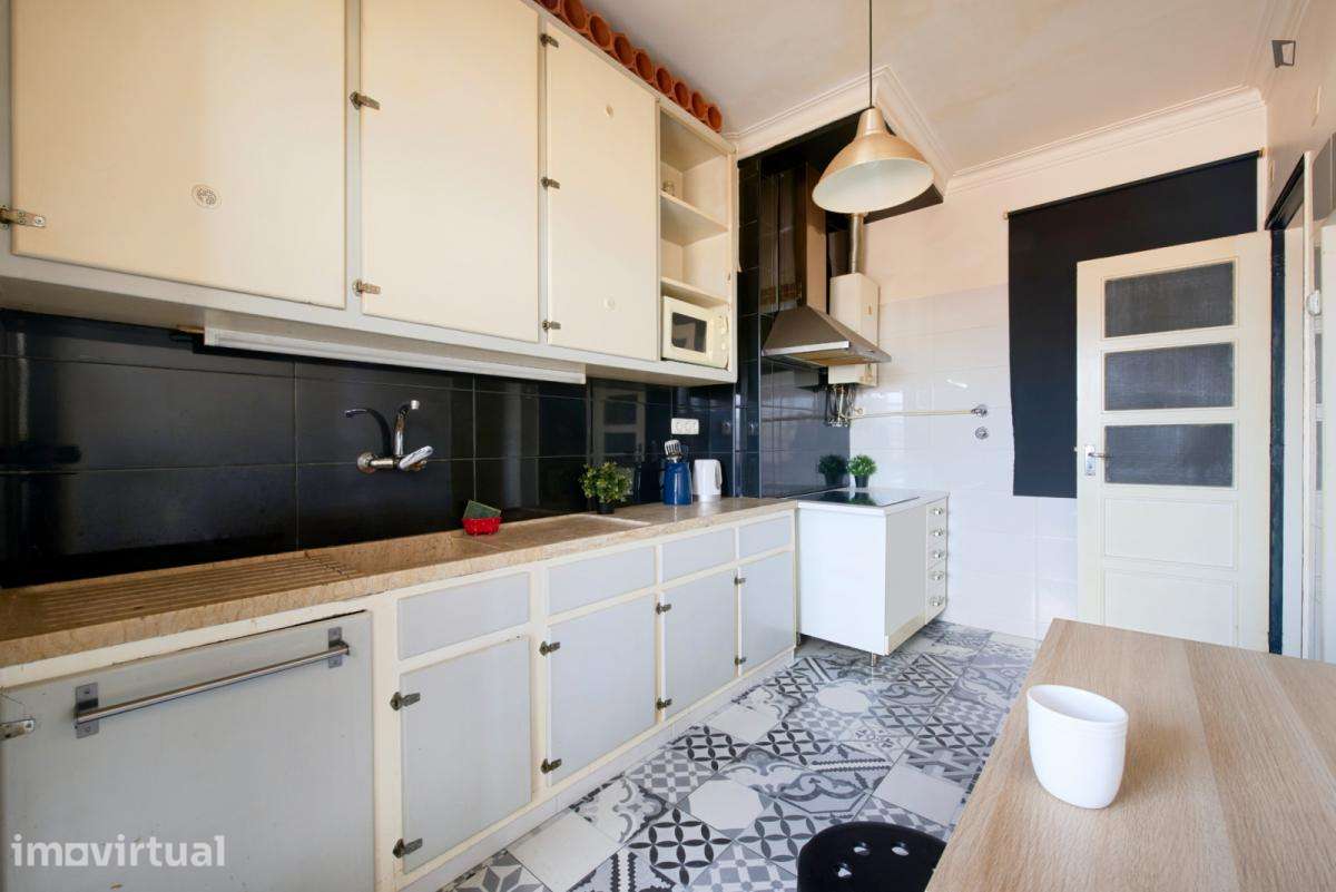 Quarto - localizado em Intendente Lisbon - Grande imagem: 5/28