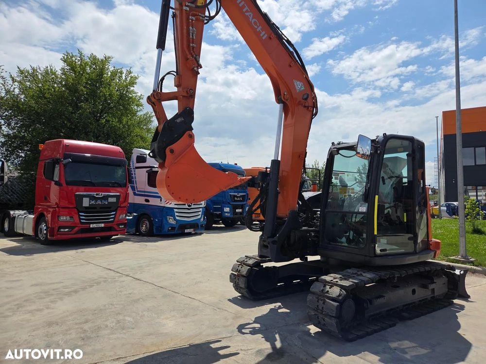 Hitachi ZX85-6, 2022, 2.491h, Masa operationala 8,6t, cupla rapida HIDRAULICA+3 CUPE NOI, senile paduri cauciuc, inst picon si inst rotire pe brate, ad sapare 5m, ridica 3,8t, aer cond, LAMA, STARE FOARTE BUNA, posibil leasing 4 ani-PROMOTIE 62.900 EUR+Tva - 18