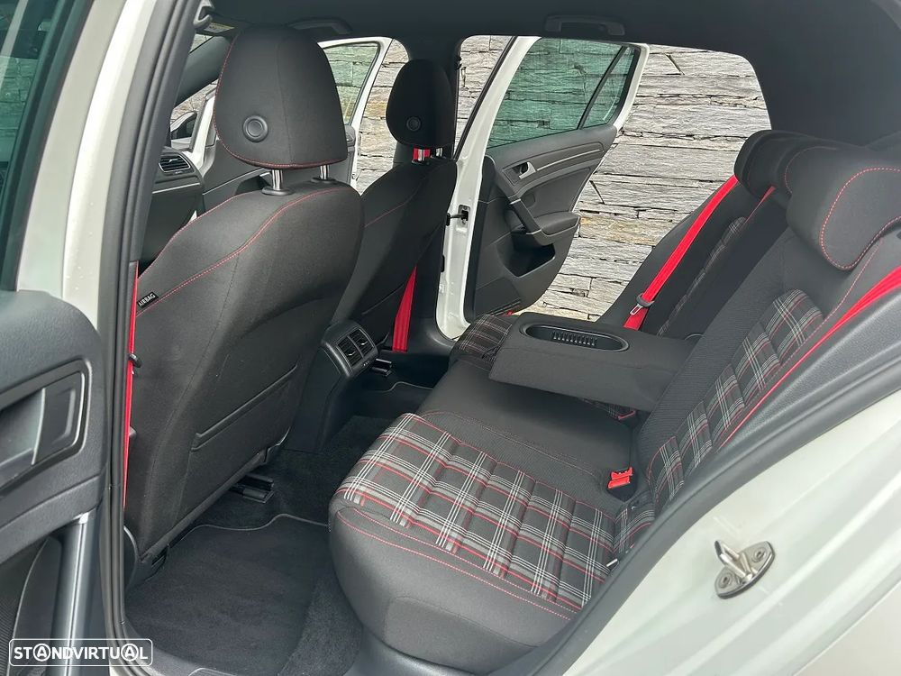 VW Golf 2.0 TSI GTI DSG Performance - 16