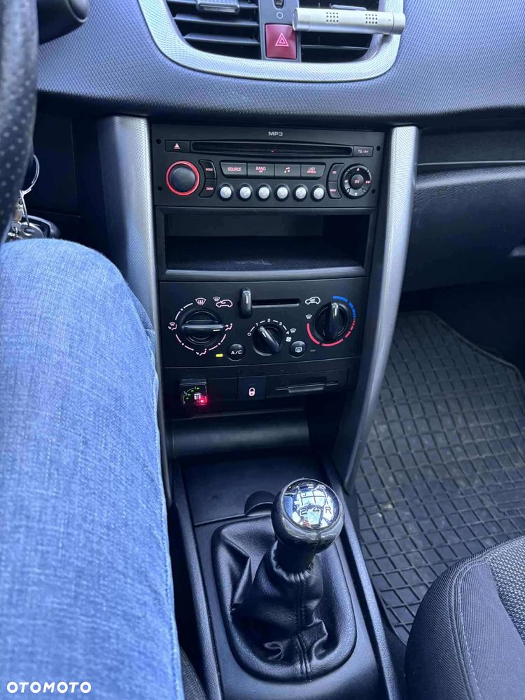 Peugeot 207 1.4 - 10