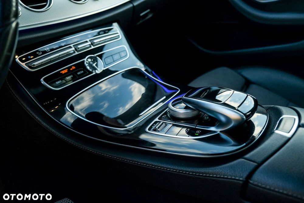 Mercedes-Benz Klasa E 220 d 9G-TRONIC - 20