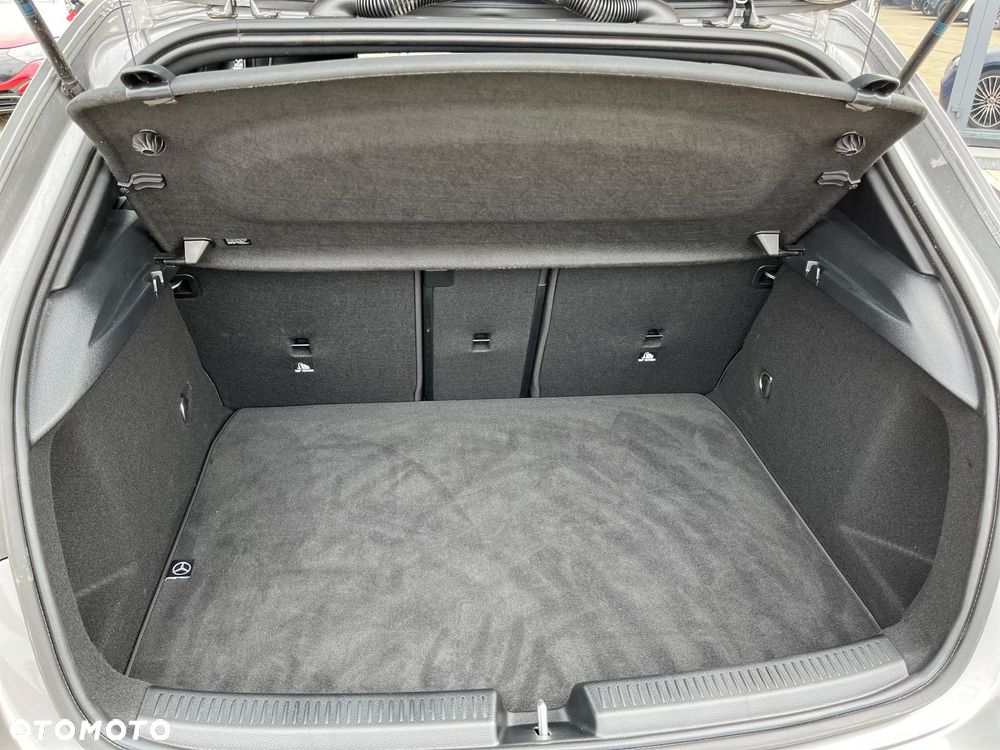 Mercedes-Benz Klasa A 220 4-Matic AMG Line 8G-DCT - 34