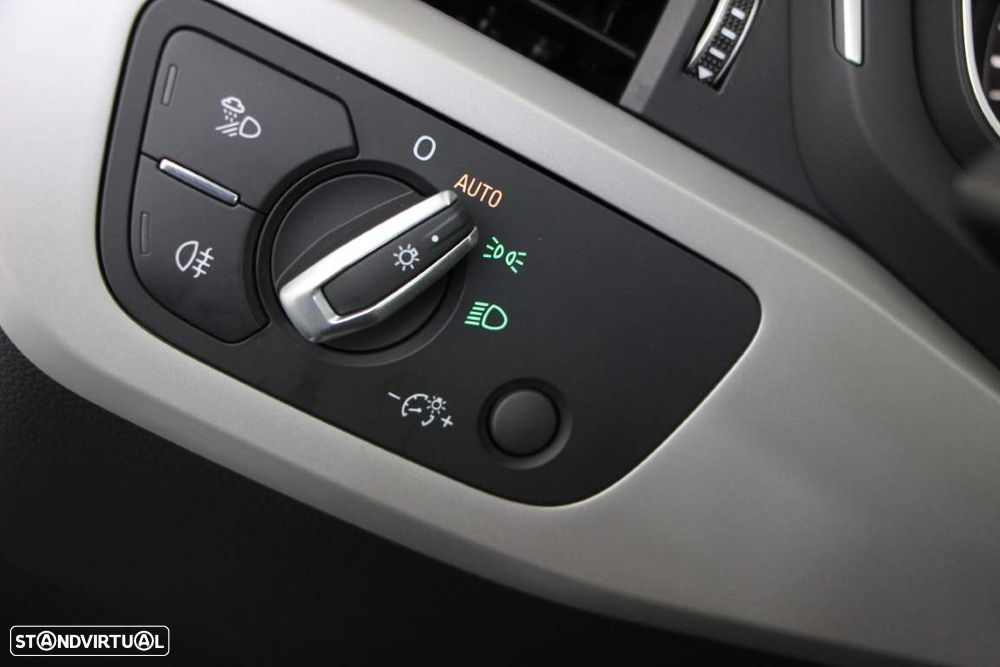 Audi A4 35 TDI S tronic - 12